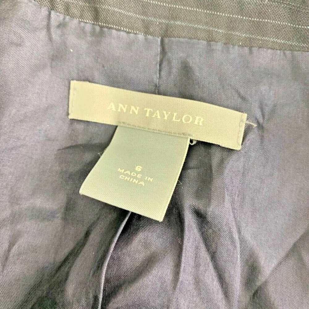 Ann Taylor Womens Sz 6 Blazer Pinstripe Jacket Suit Coat 2 Button Black 18.5 in - Picture 4 of 4